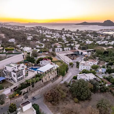 Bombien Luxury Hotell 4*