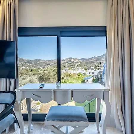 Bombien Luxury Hotell 4*