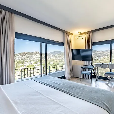 Hotell Bombien Luxury 4*