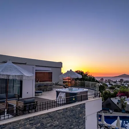 Hotell Bombien Luxury 4*