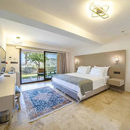 Bombien Luxury Hotell 4*