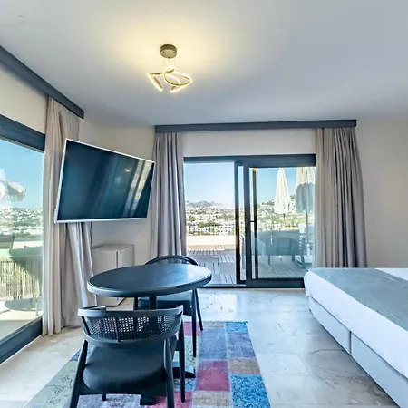 Bombien Luxury ホテル 4*