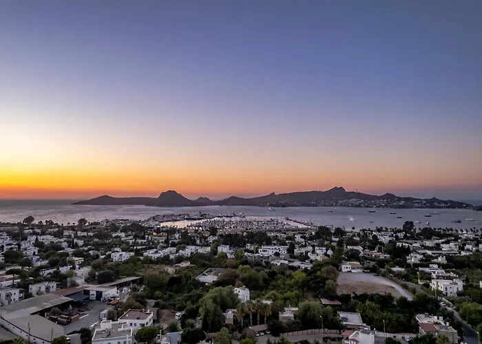 Bombien Luxury Ξενοδοχείο 4*